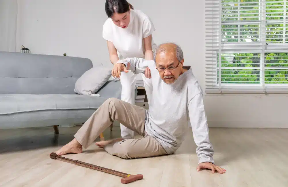 รวมเทคนิคดูแลป้องกันการหกล้มในผู้สูงอายุ
